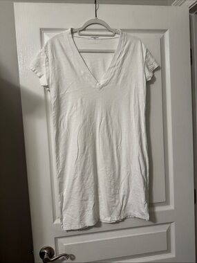Classic V-Neck dress in White